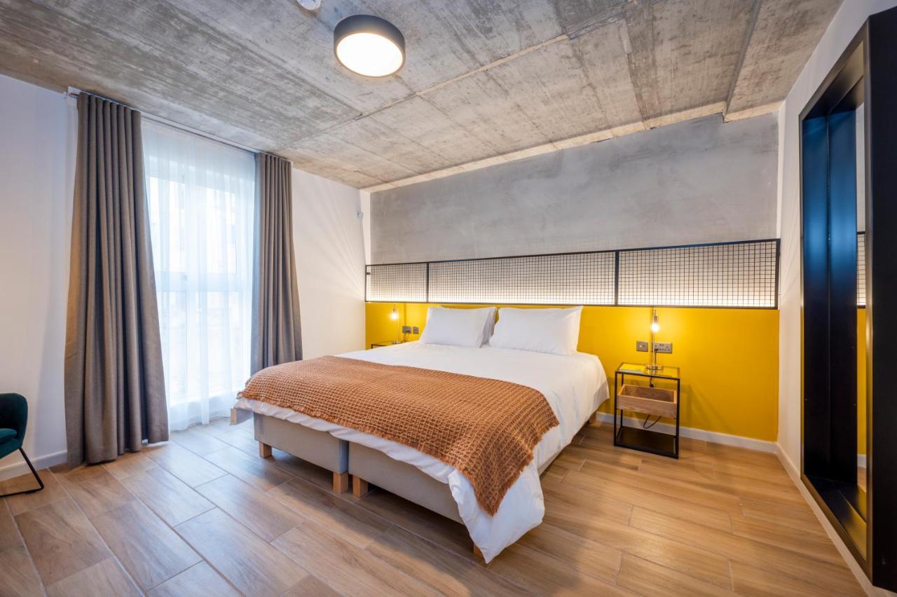 Chambre Lit Queen-Size - Vue Partielle sur Mer