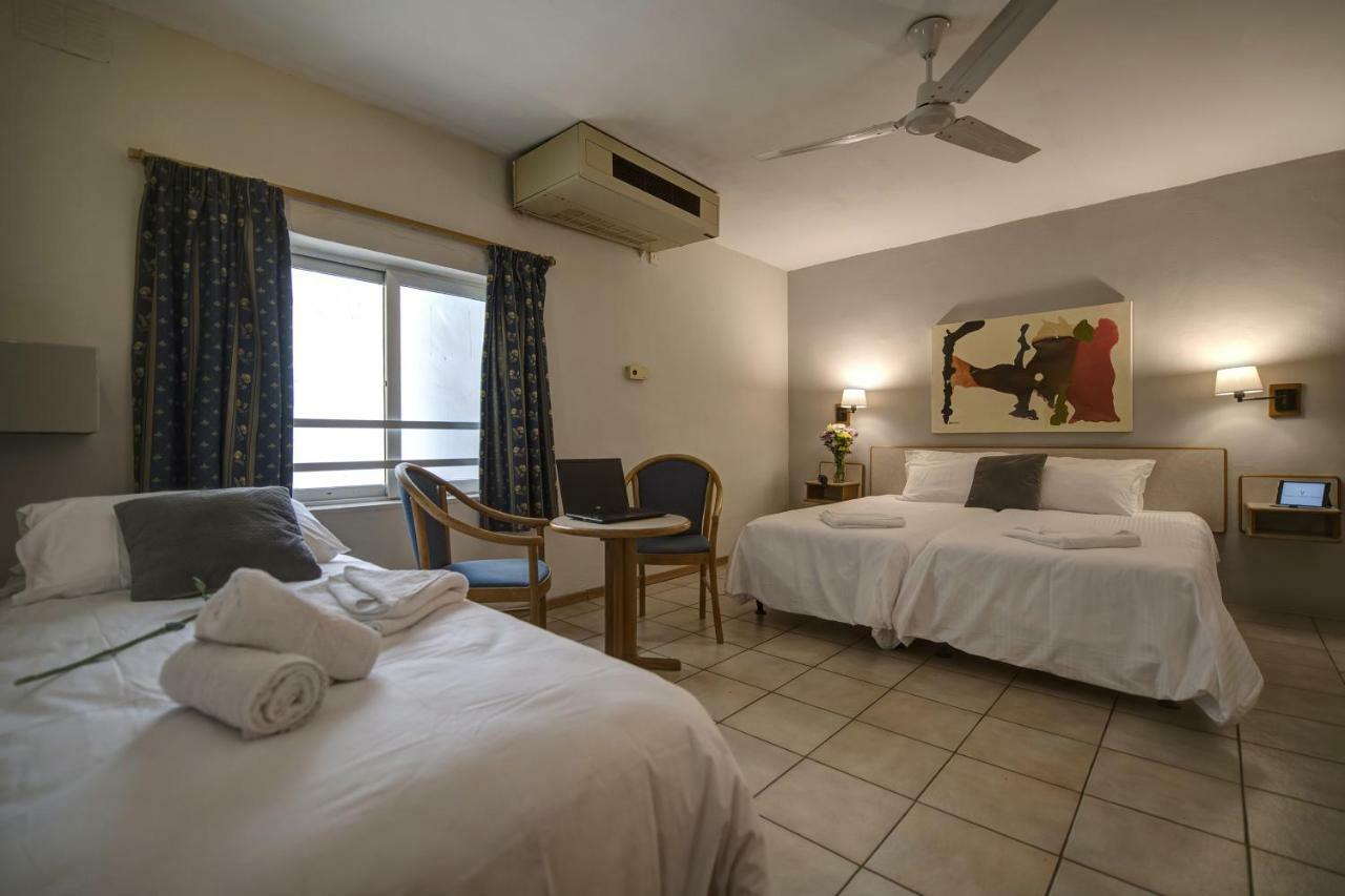 Triple Room,807095379:JPEG