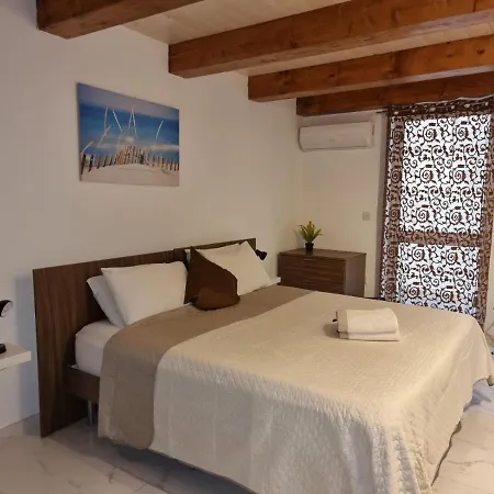 Moorea Mansions-3